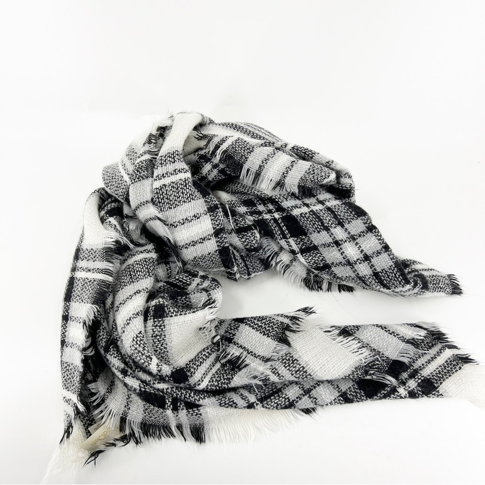 ✅ MODCLOTH BLACK/WHITE SCARF/SHAW SQUARE WITH‎ FRINGE